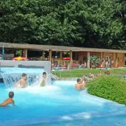 Le guide des piscines dans le Haut-Rhin : tout baigne, c’est l’été !
