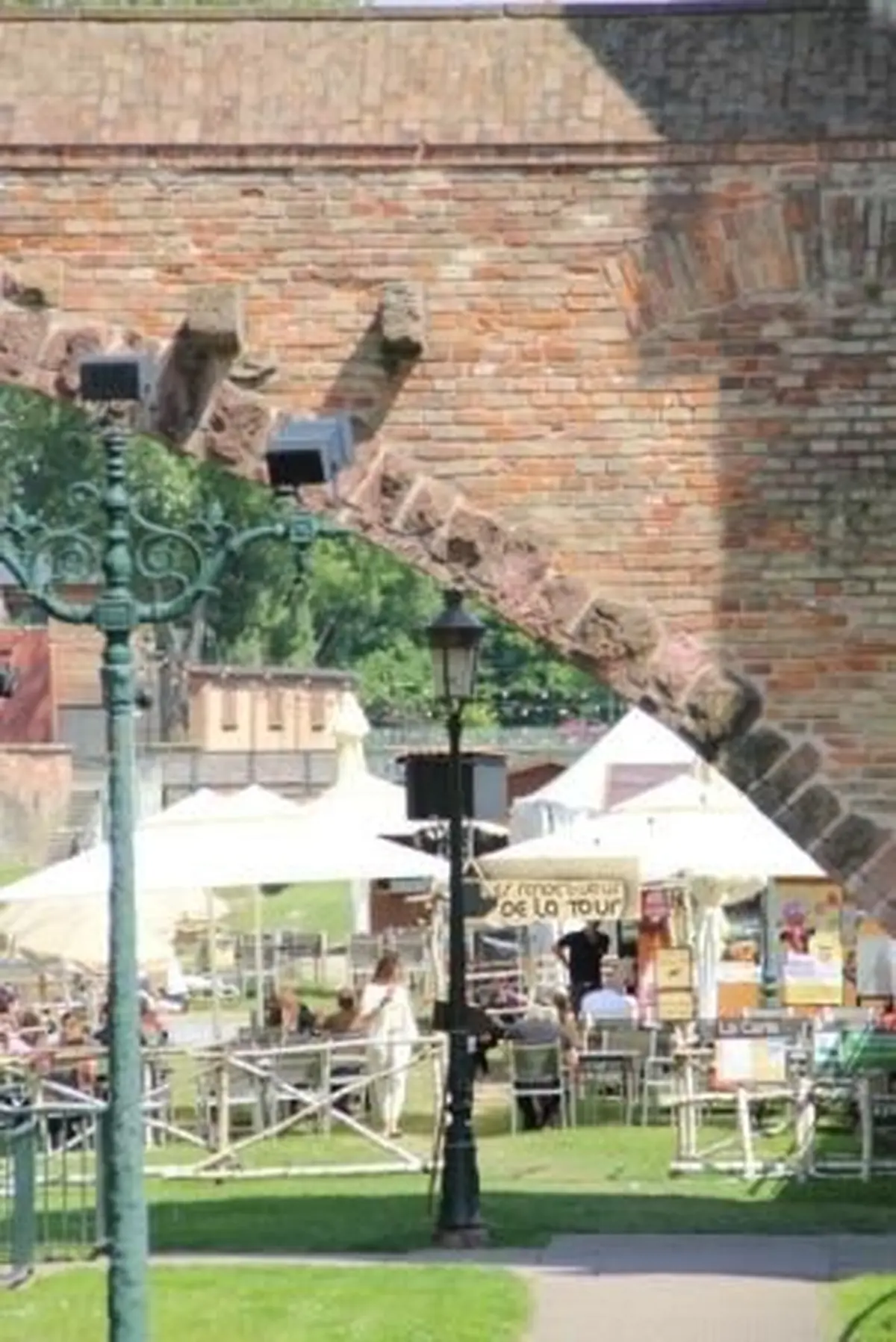 La Tour des Pêcheurs et son ambiance festive en été