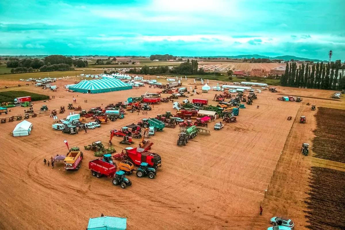 Les Terres de Jim, organis&eacute;e par les Jeunes Agriculteurs, c'est le nouveau nom de la finale nationale de labour qui existe depuis 65 ans. 