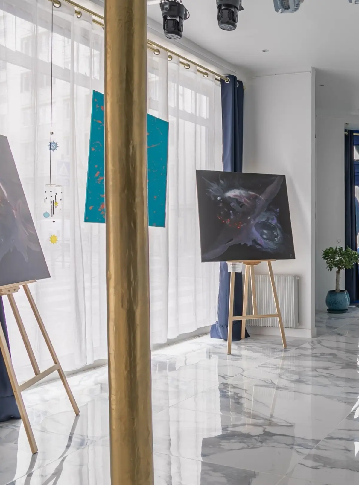 Les Œuvres d'Eos de Laura Rucinska à l'Atelier des Rêves dans le 14e arrondissement de Paris