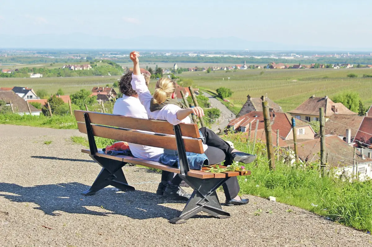 https://www.jds.fr/medias/image/les-vacances-en-alsace-vs-les-vacances-a-l-etrange-962557