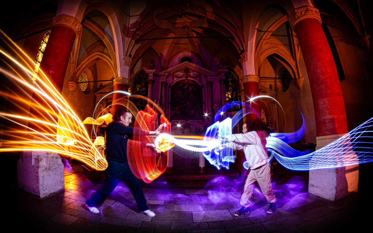 Lors de l'édition 2024 de Lez'Arts Nocturnes, performance live light painting par l'artiste Konte RAST