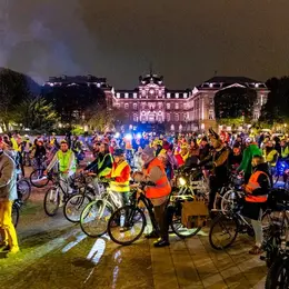 Lille'Uminée : la déambulation nocturne à vélo et mobilités douces à Lille