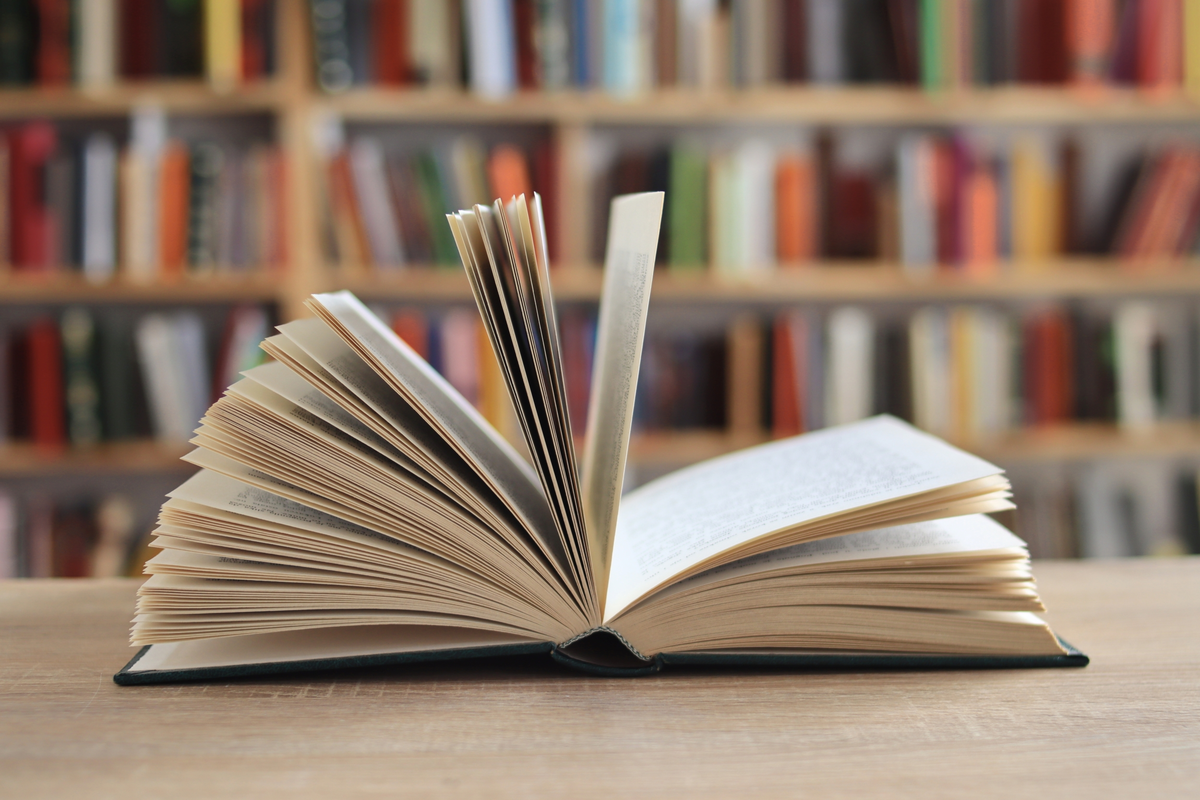 Livre entre parenthèses « LE PREMIER HOMME » d’Albert CAMUS
