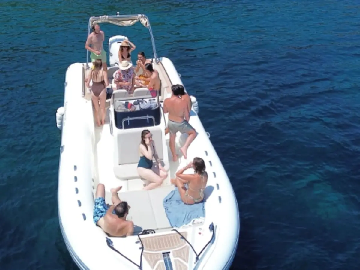 Location bateau pour 14 personnes en journée à Hyères (83)