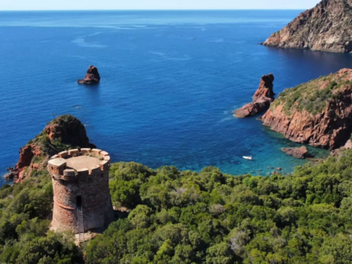 Location bateau sans permis au coucher du soleil à Galéria (20)