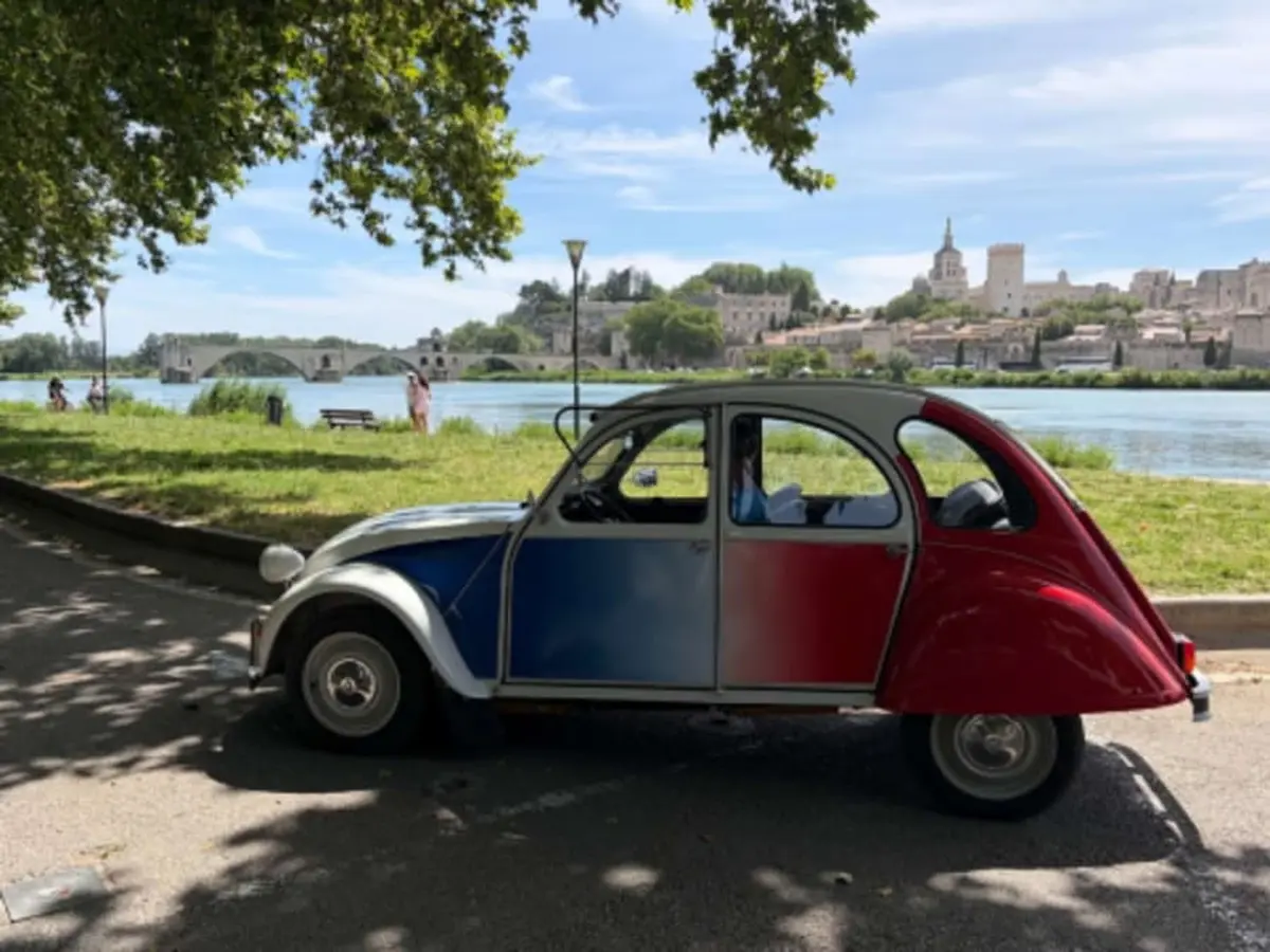 Location de 2CV Cocorico électrique en Provence