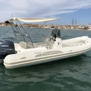 Location de bateau à Istres (13)