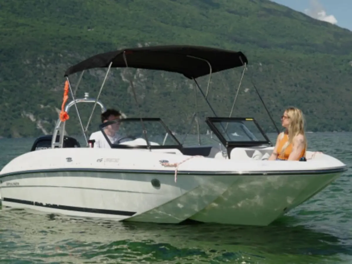 Location de bateau avec permis 8 p. Port de M&eacute;mard Aix-les-Bains