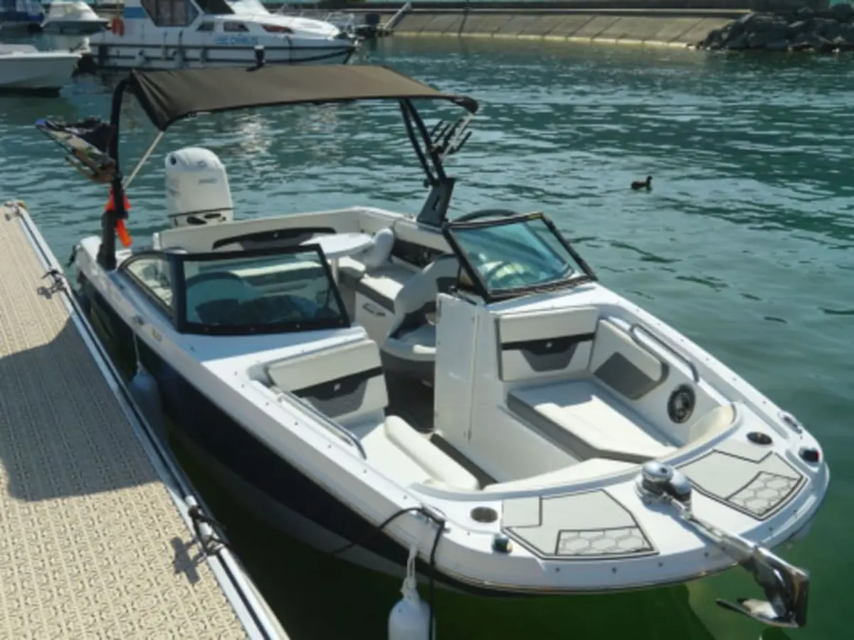 Location de bateau avec permis 9 pers. Grand Port Aix-les-Bains