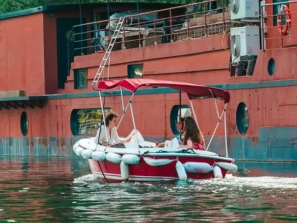 Location de bateau électrique (7 pers. max) à Cergy