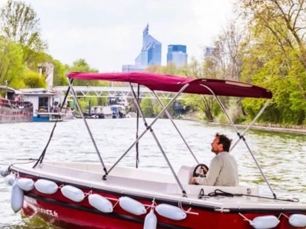 Location de bateau électrique (7 pers. max) à Levallois