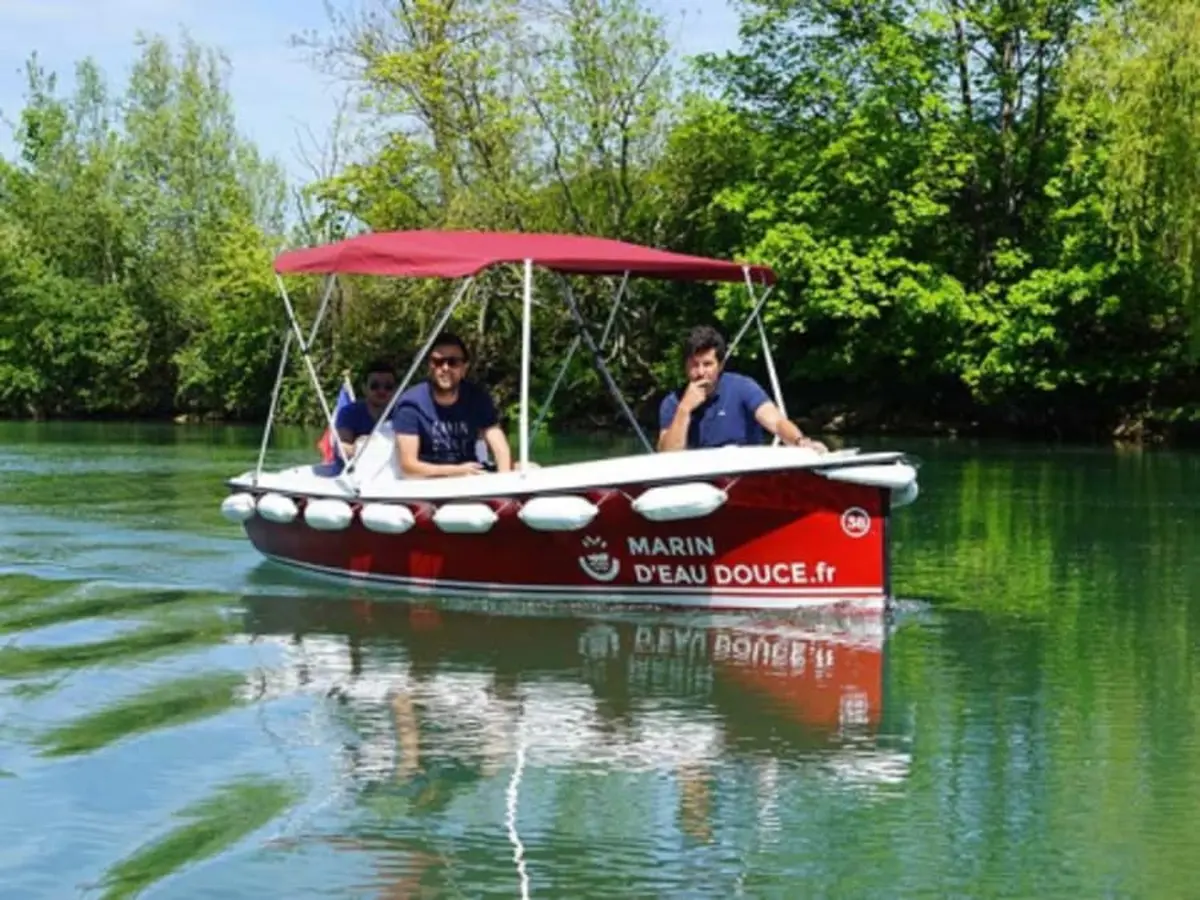 Location de bateau électrique (9 pers. max) à Meaux