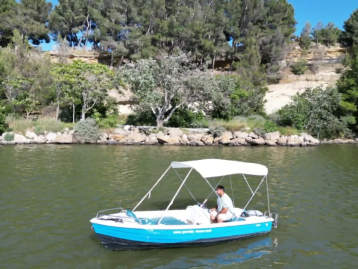 Location de bateau électrique à Istres (13)