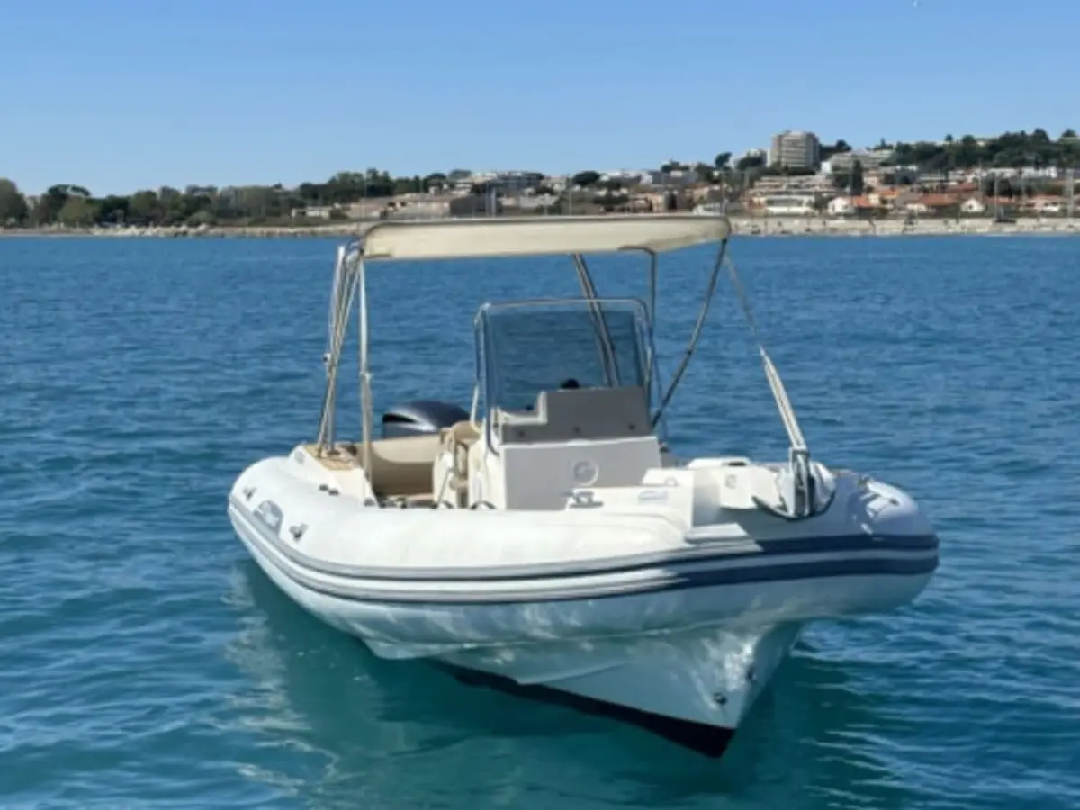 Location de bateau pour 12 pers. à Antibes (06)