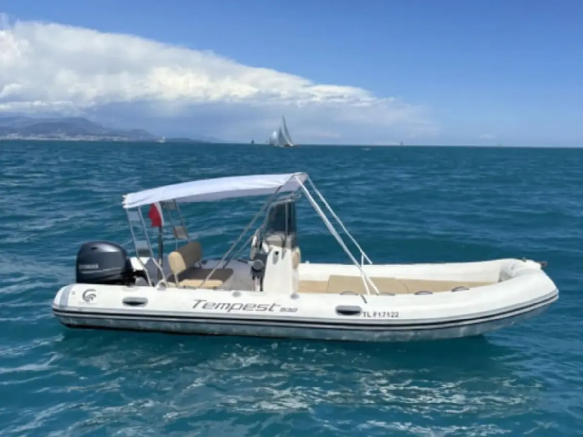 Location de bateau pour 4 pers. à Antibes (06)