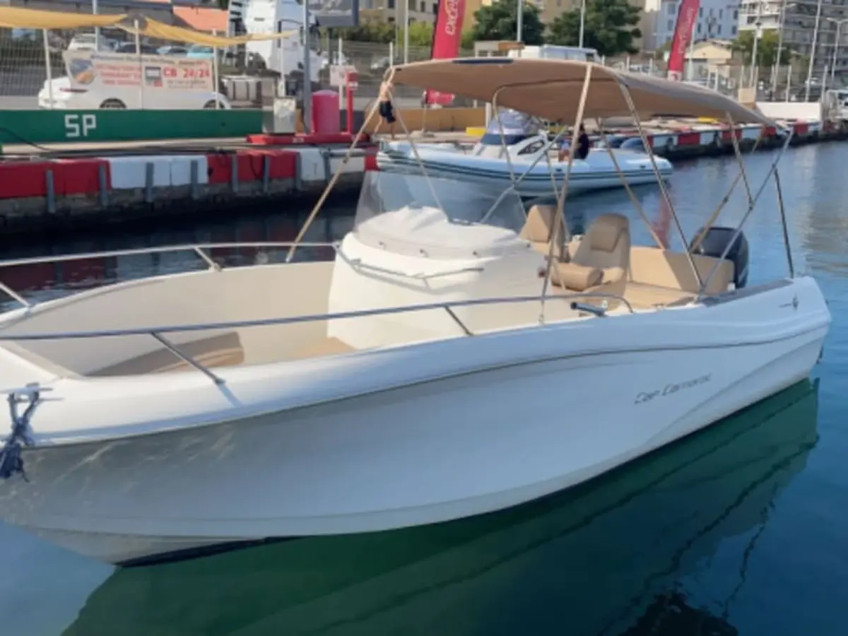 Location de bateau rigide avec permis 8 pers. à Ajaccio (20)