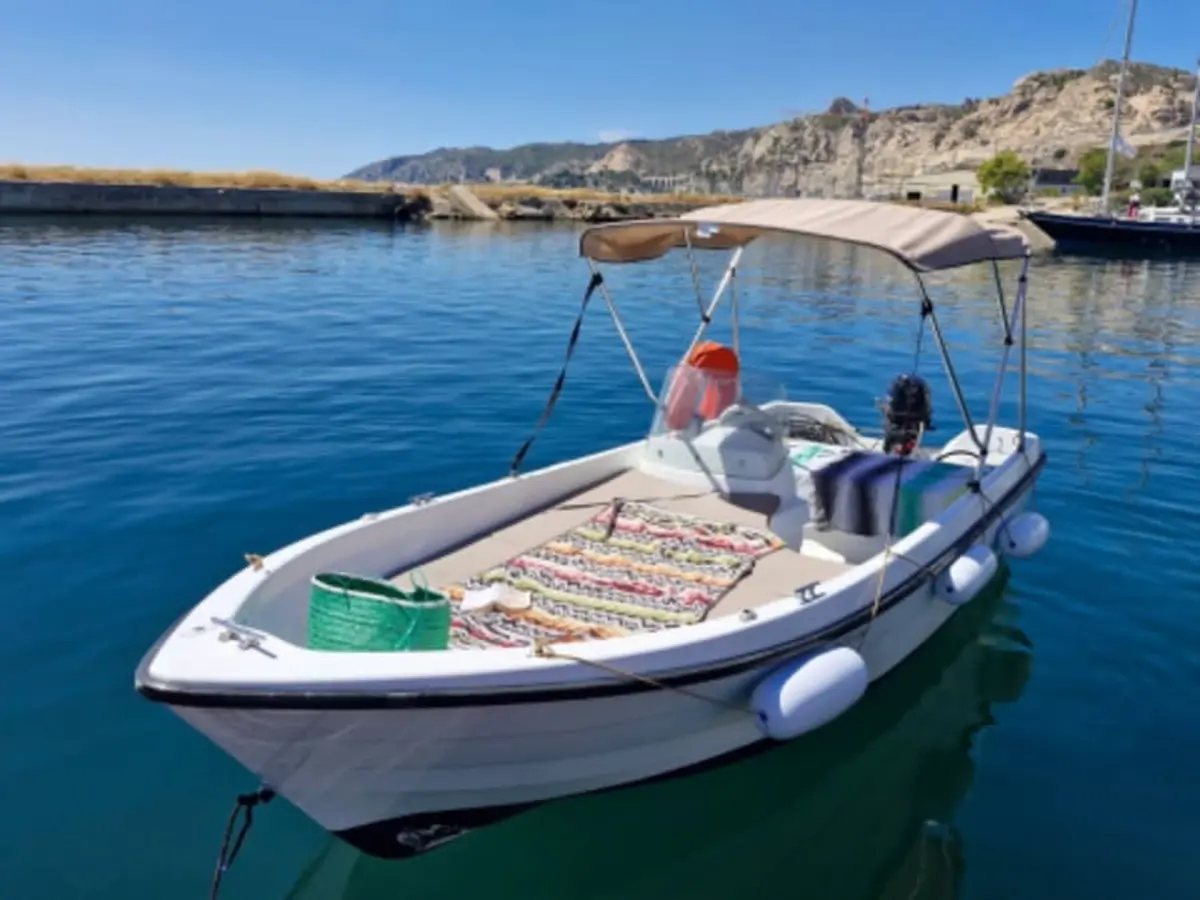 Location de bateau sans permis 4 pers. Zid zid &agrave; Marseille