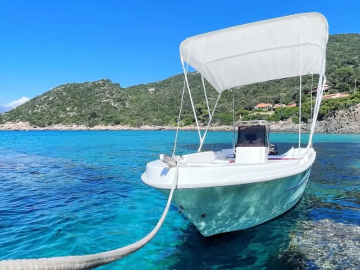 Location de bateau sans permis à Saint-Raphaël (83)