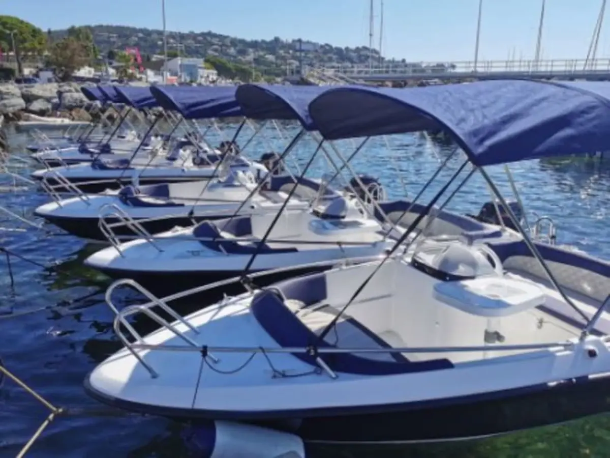 Location de bateaux sans permis à Saint-Raphaël (83)