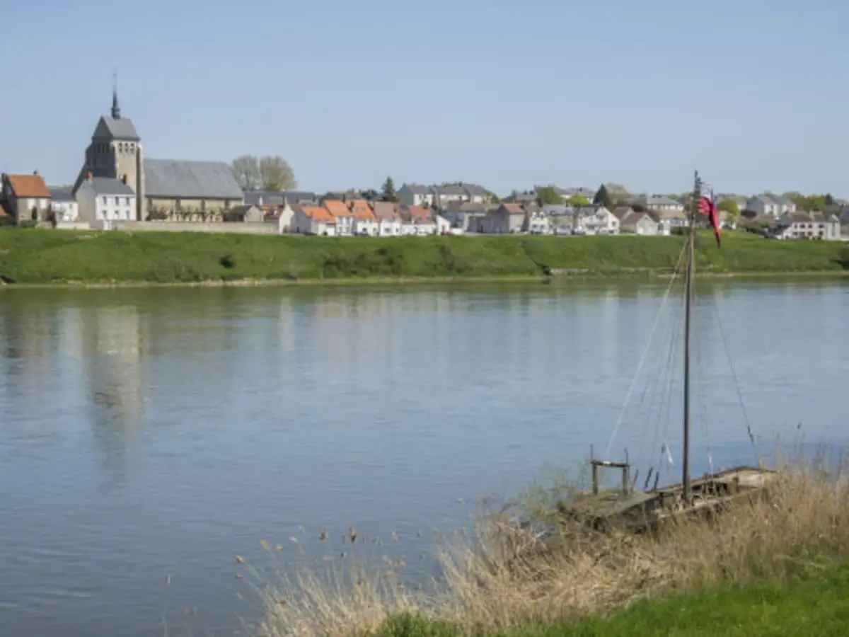 Location de Canoë à Saint-Denis-de-l'Hôtel - Parcours 18 km