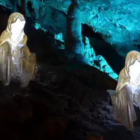 Les Mini Guardians veillent silencieusement sur les visiteurs DR