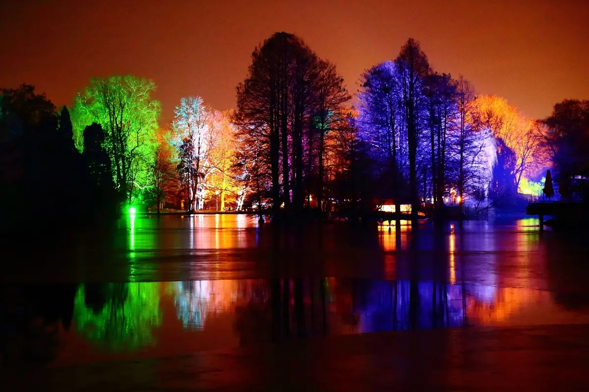 Reflets colorés sur le lac du Luisenpark