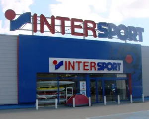 Les magasins Intersport proposent des centaines d\'articles et de vêtements de sport