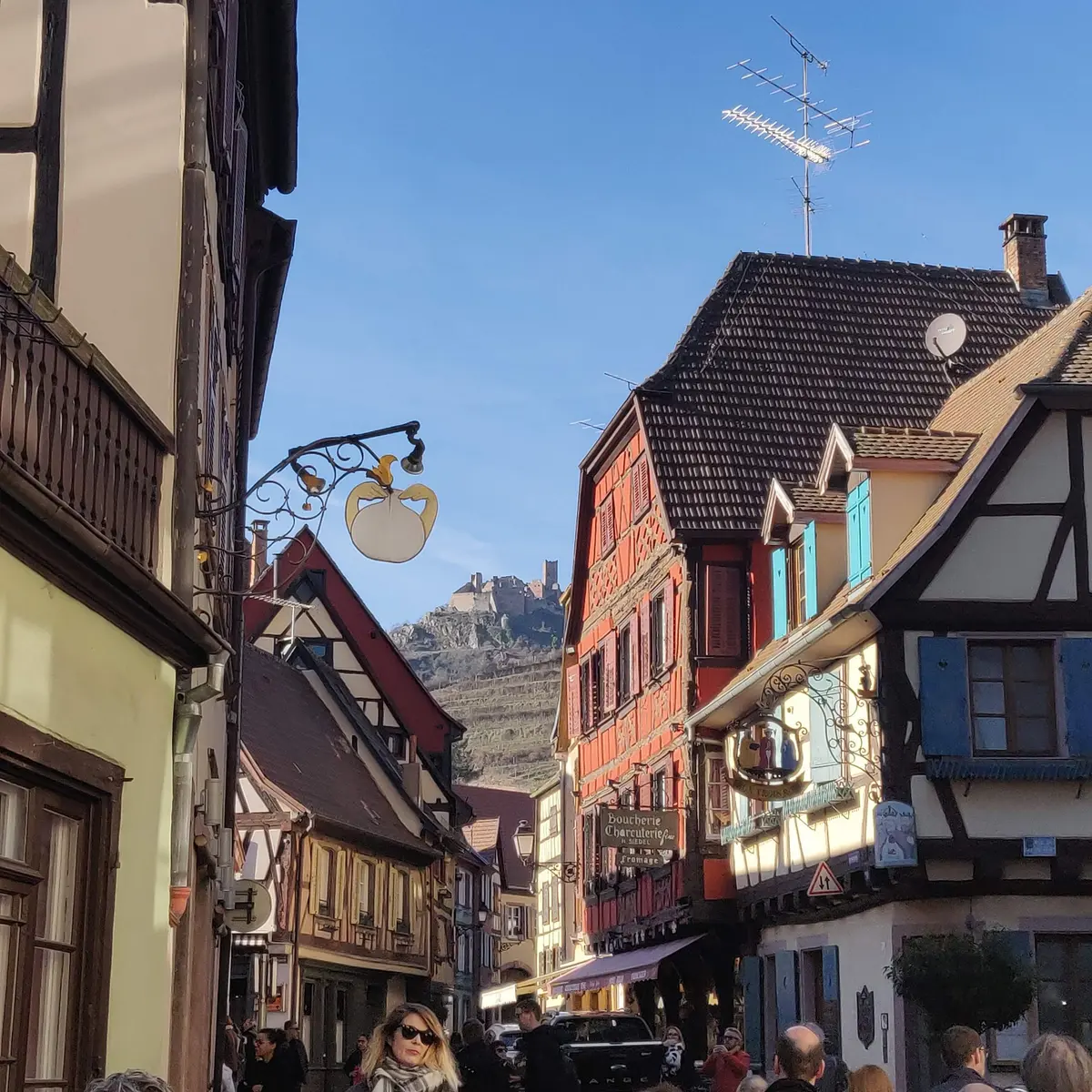 Le château de St-Ulrich et du Girsberg depuis Ribeauvillé