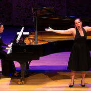 MAIRIE DU 8ème ARRONDISSEMENT / Entre ombre et lumière : récital pour voix de soprano et piano