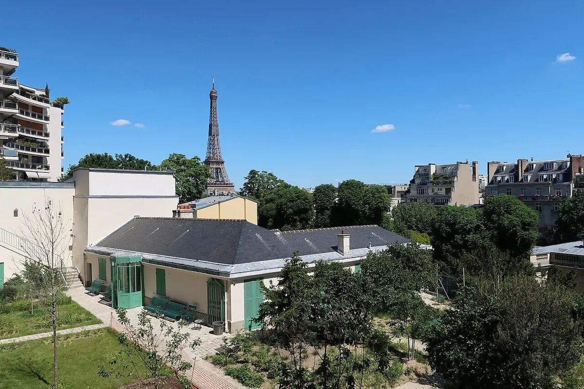 Vue du musée, avec la tour Eiffel