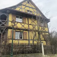 Maison Renaissance en poutres de chêne avec torchis et enduit à la chaux naturelle &copy; DR