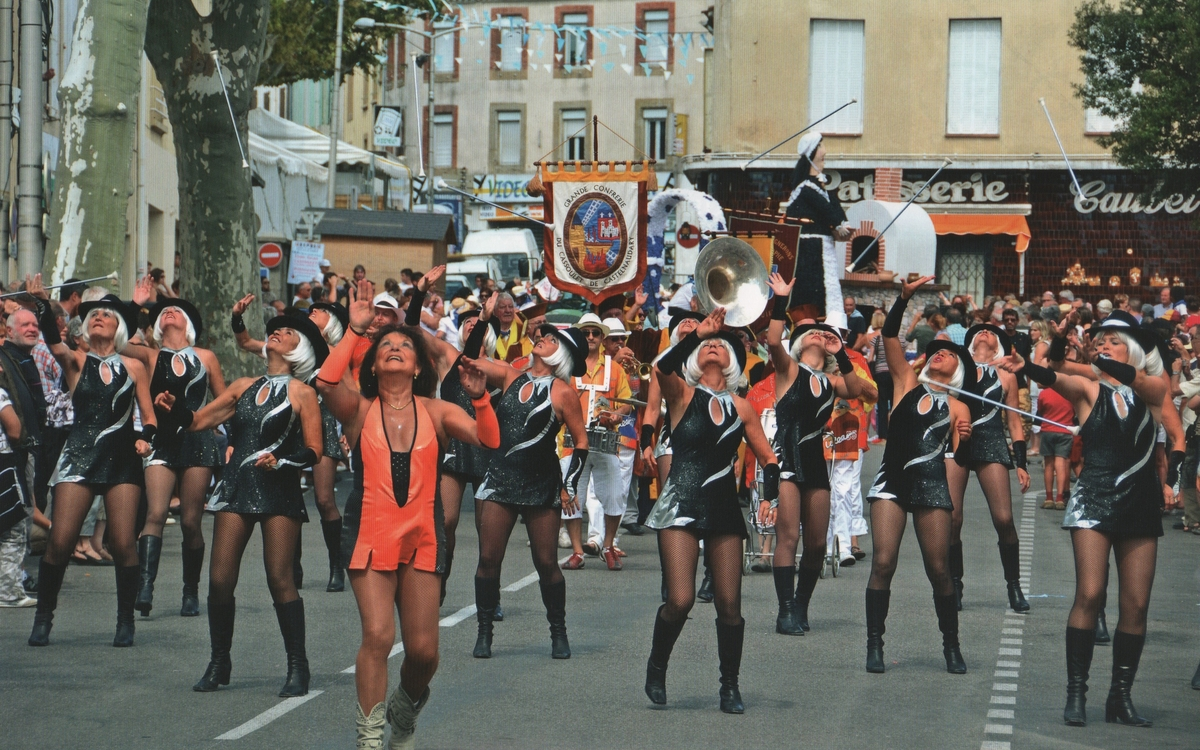 MAJORS GIRLS / Démonstration de majorettes