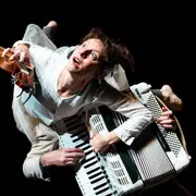 Mange la vie avec les doigts