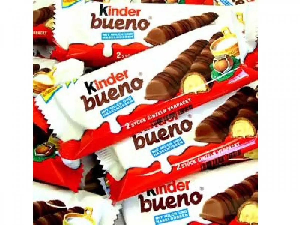 Manger compulsivement des Kinder Bueno.