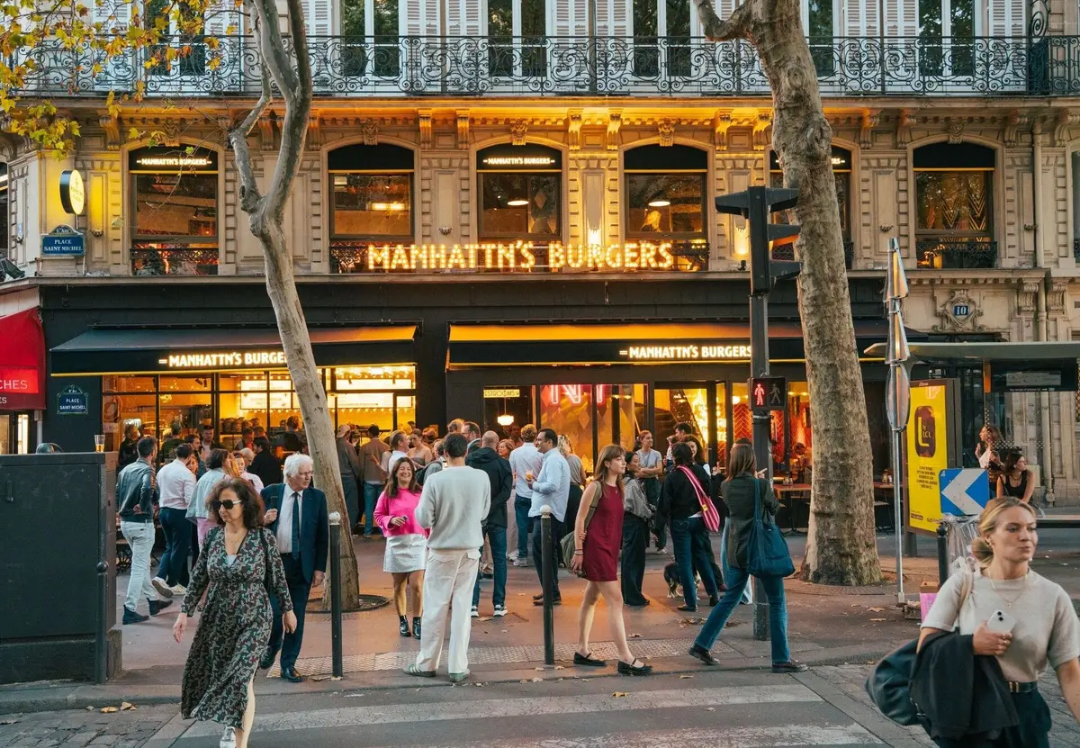 Manhattn's Burgers ouvre son flagship parisien place Saint-Michel, dans l'ancien local de Gibert Jeune