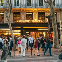 Manhattn's Burgers ouvre son flagship parisien place Saint-Michel, dans l'ancien local de Gibert Jeune