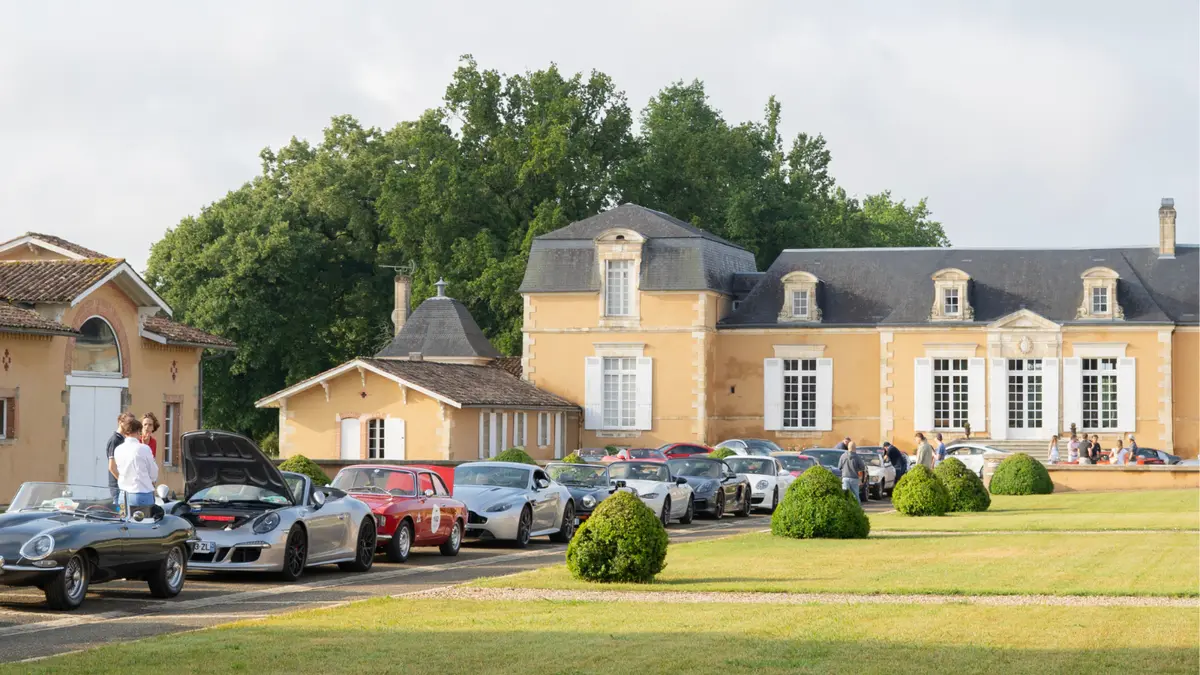 Manifestation de voitures anciennes et de prestige au Château de Rouillac