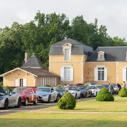 Manifestation de voitures anciennes et de prestige au Château de Rouillac