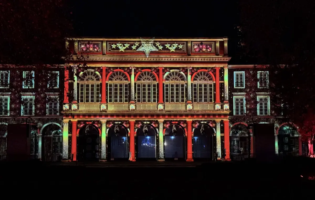 La Légende des Perles du Rhin racontée sur la façade de la SIM (2025)