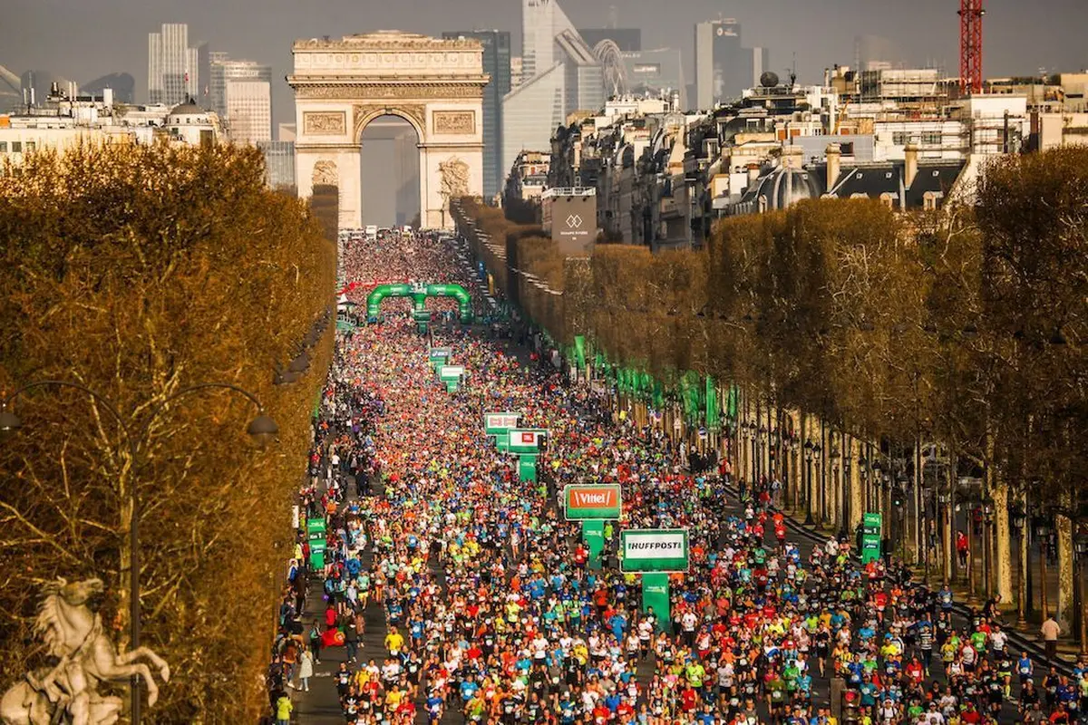 Marathon de Paris 2026 : à un mois du départ, la pression monte sur les Champs-Élysées