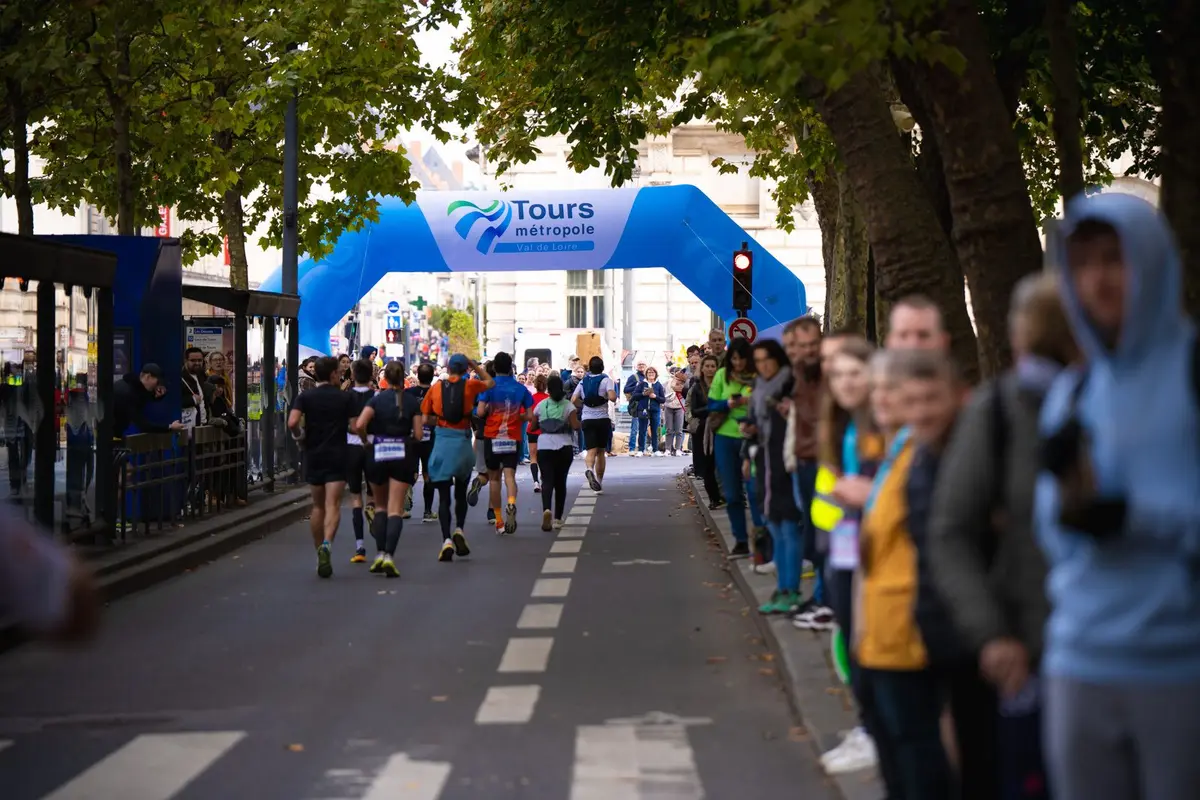 Plus qu'une corse, le Marathon de Tours permet de red&eacute;couvrir la ville autrement 