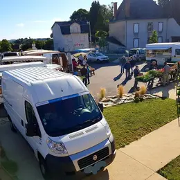 Marché à Magnac-Bourg