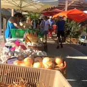 Marché alimentaire de producteurs   Le Pic Vert du jeudi soir 