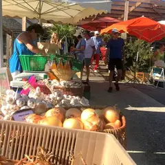 Marché alimentaire de producteurs   Le Pic Vert du jeudi soir 