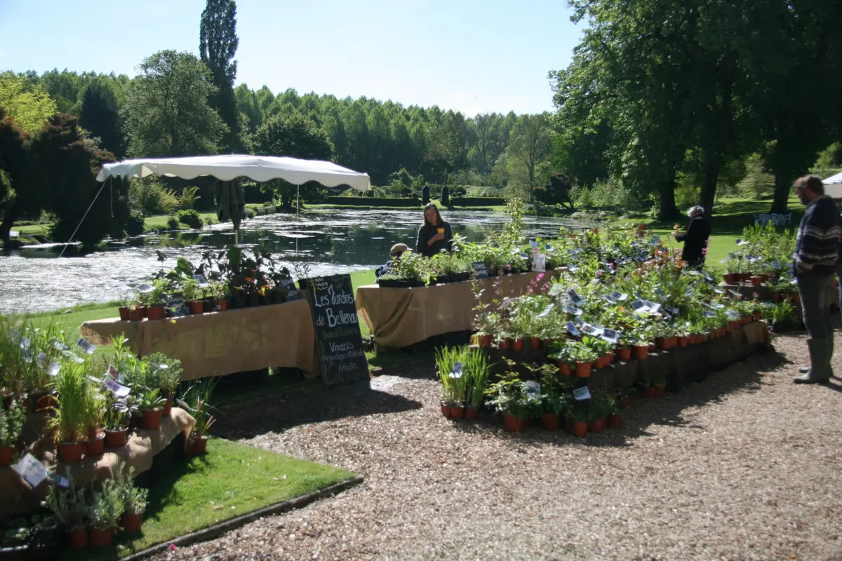 Marché aux plantes et produits du terroir