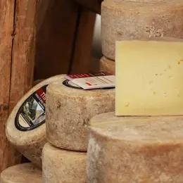 Marché aux produits de bouche et créateurs