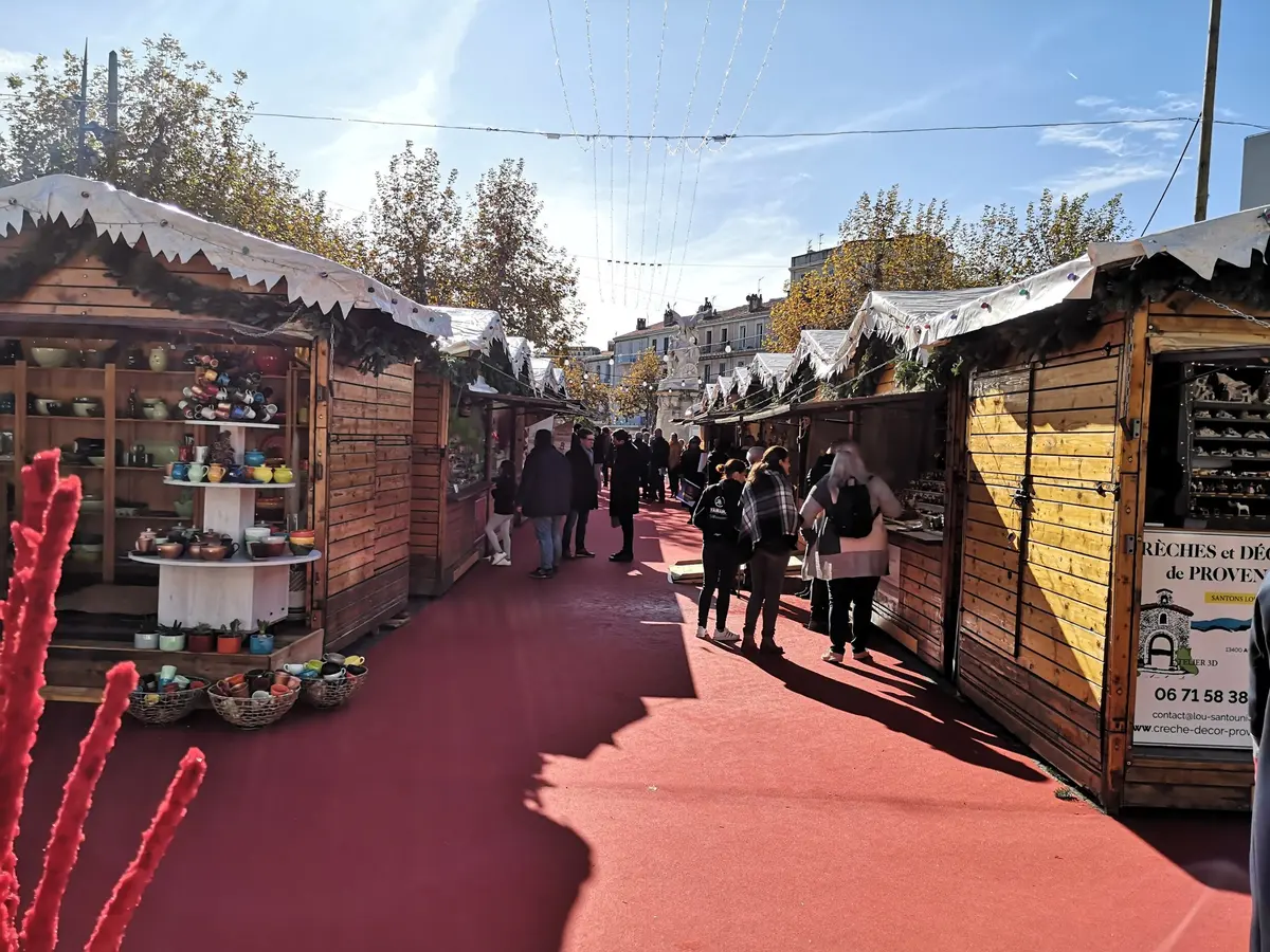 Marché aux santons et à la céramique