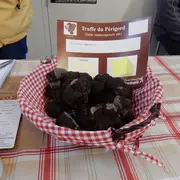 Marché contrôlé de producteurs locaux de truffes