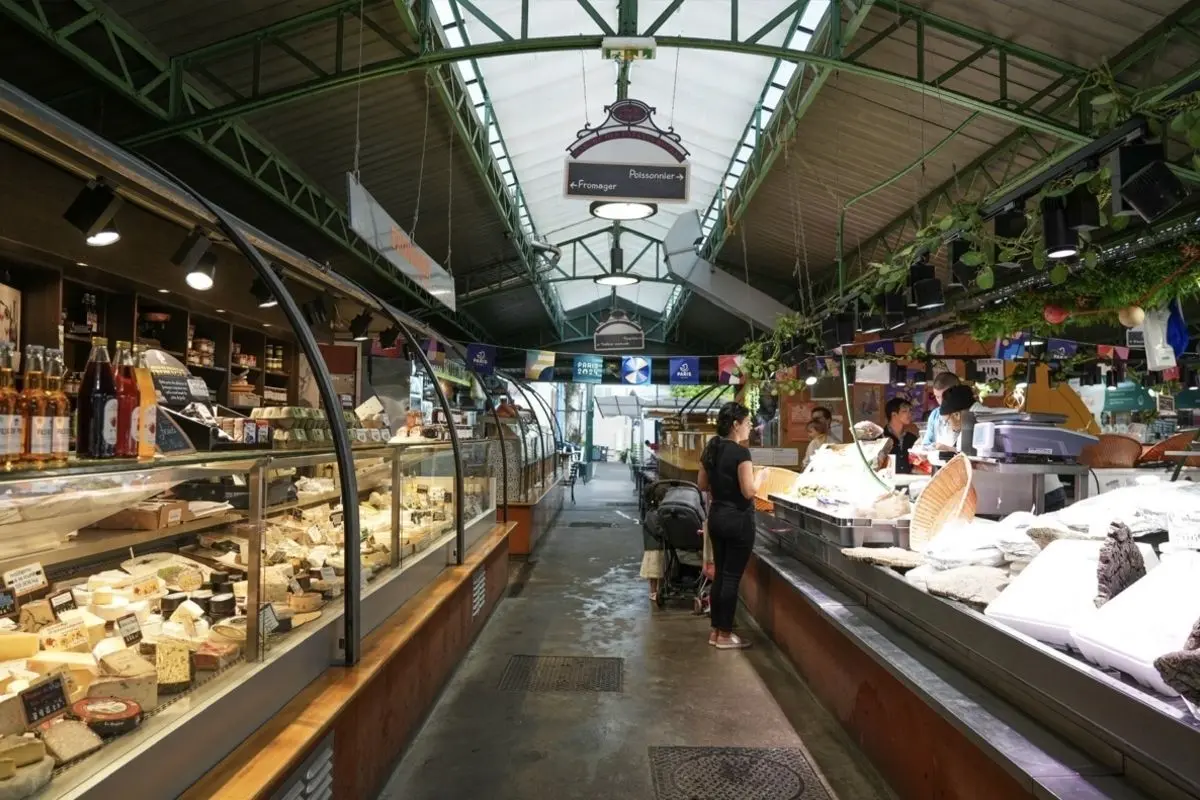 March&eacute; Couvert des Enfants Rouges dans le quartier du Haut-Marais
